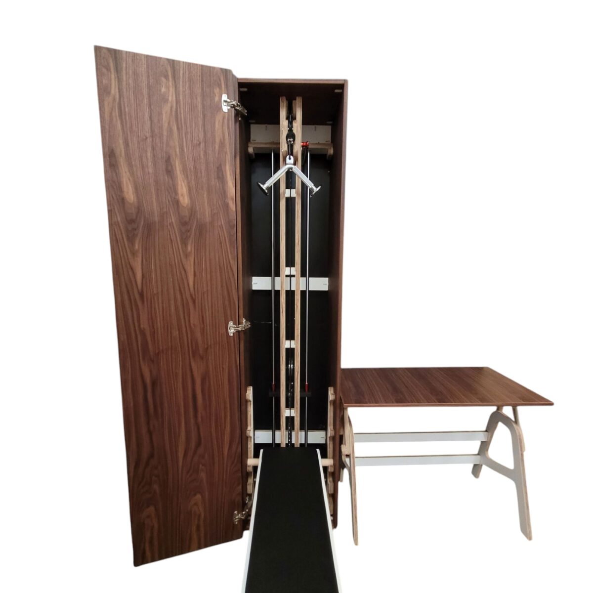 Schrank mit Fitness-Funktion und Seilzugsystem