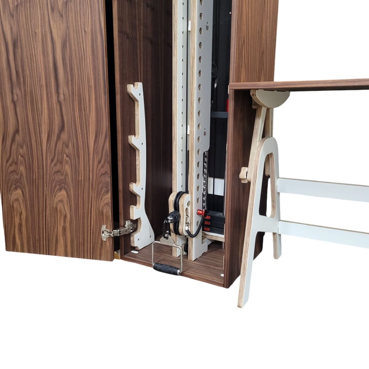 Schrank mit Fitness-Funktion und Seilzugsystem"